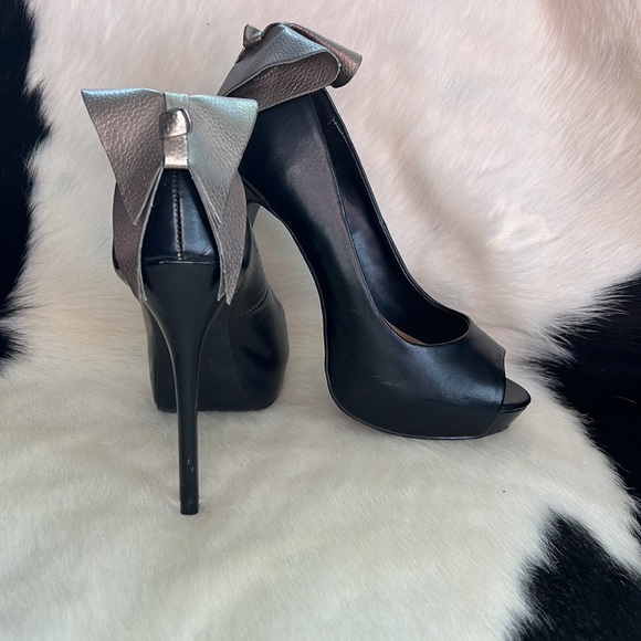 ELLE bow on back of the black faux leather platform heels Size 7 M stilettos. - Picture 11 of 16